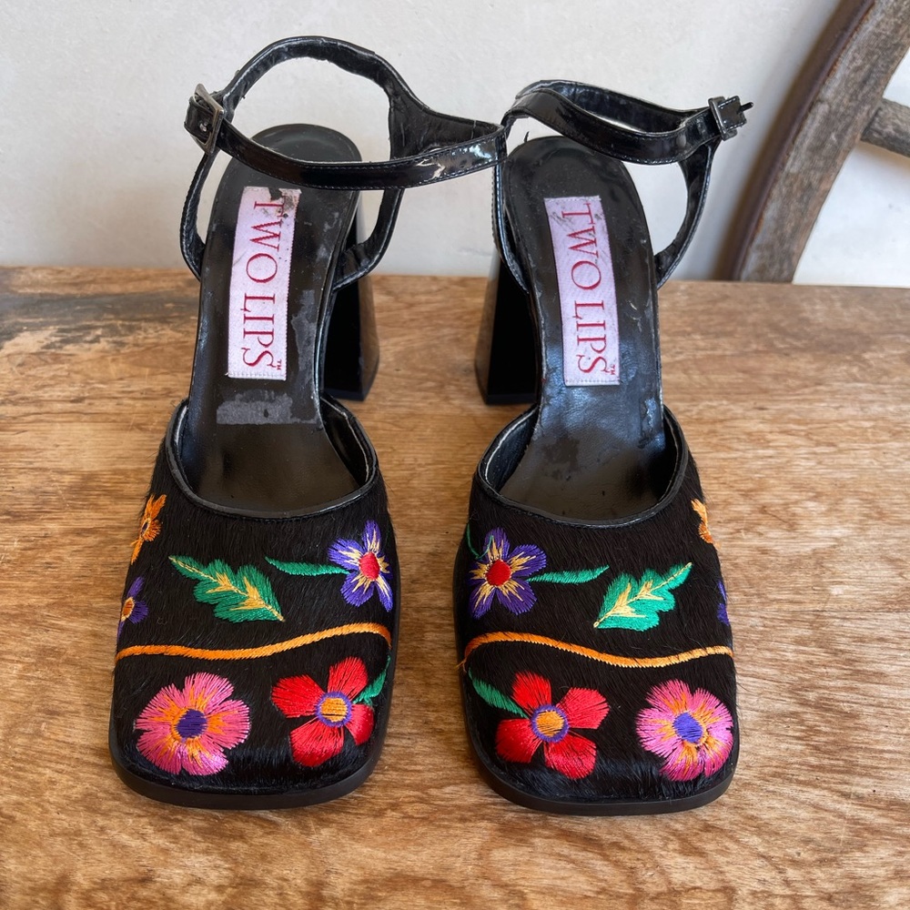 TWO LIPS Black Real Fur & Patient Leather Embroidered Flowers Chunky Heel 36
